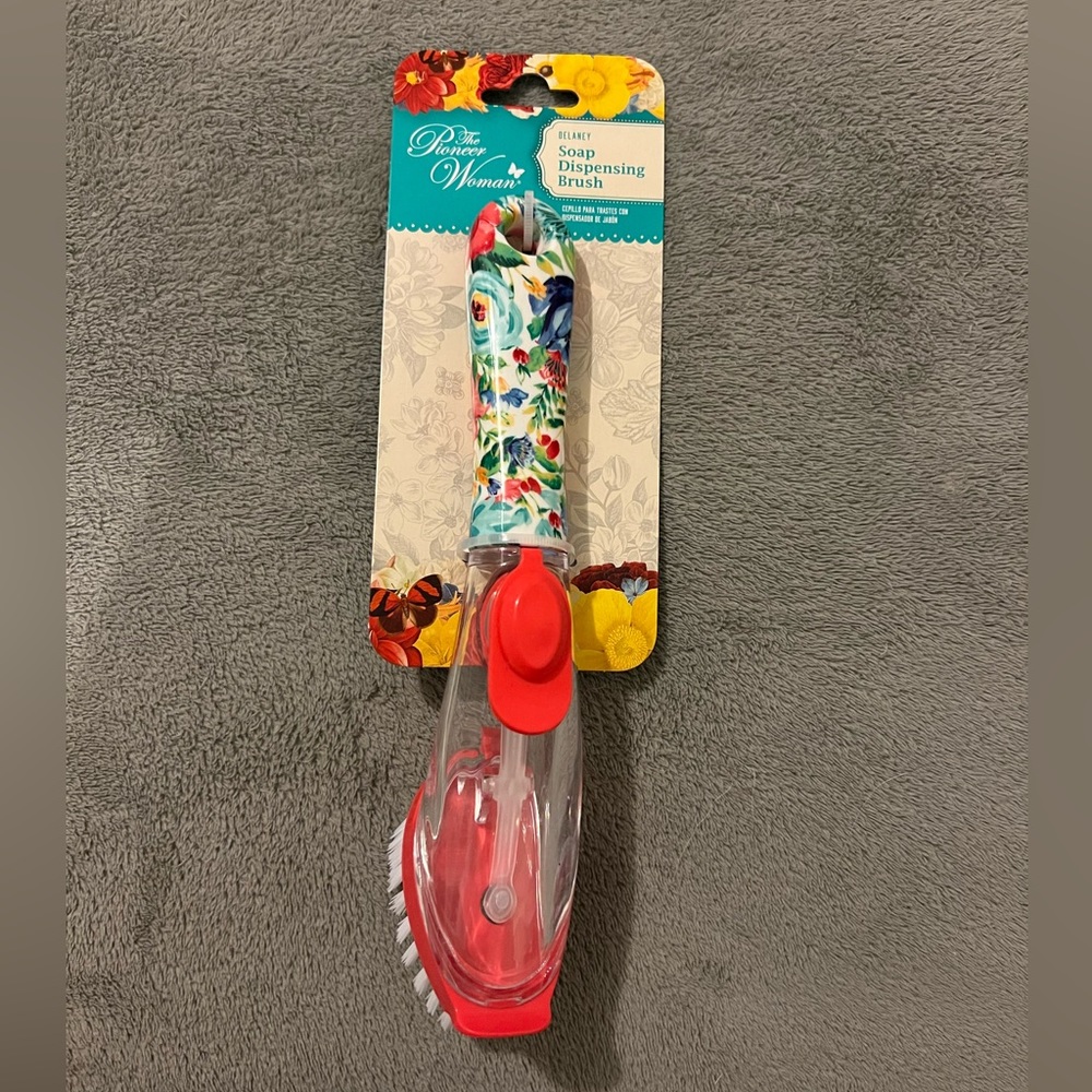 New Pioneer Woman Soap Dispensing Brush 🌺
